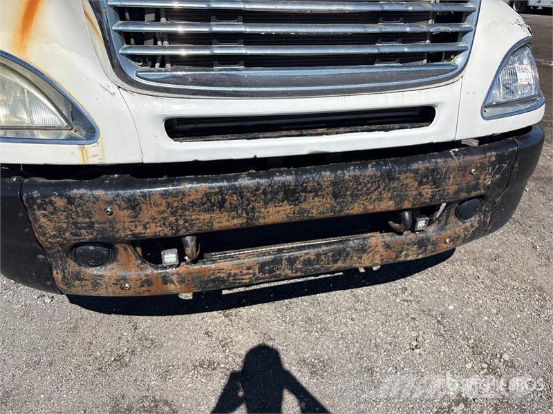 Freightliner Columbia 120 6x4 T/A Day Cab Truck Tractor Tractor Units