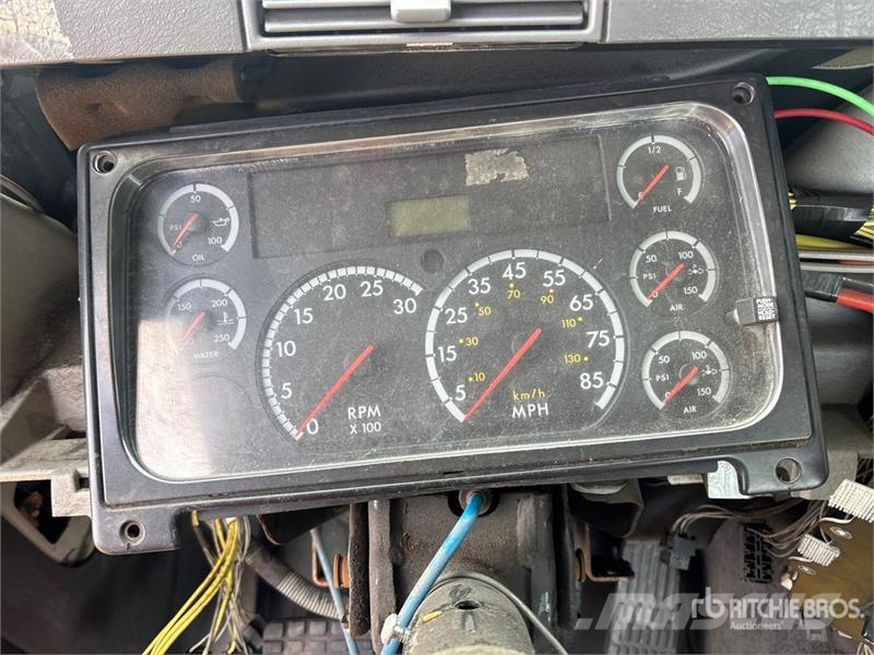 Freightliner Columbia 120 6x4 T/A Day Cab Truck Tractor (Inoper Motrici e Trattori Stradali