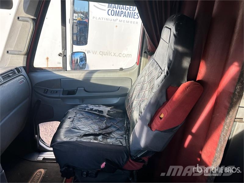 Freightliner Columbia 120 6x4 T/A Sleeper Truck Tractor Седельные тягачи