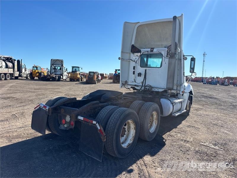 Freightliner Columbia 120 6x4 T/A Day Cab Truck Tractor Tractores (camiões)