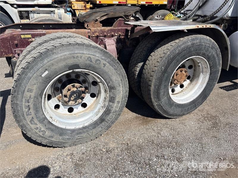 Freightliner Columbia 120 6x4 T/A Day Cab Truck Tractor Tahače