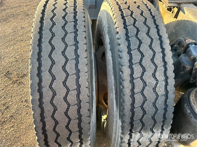 Freightliner Columbia 120 6x4 T/A Sleeper Truck Tractor Седельные тягачи