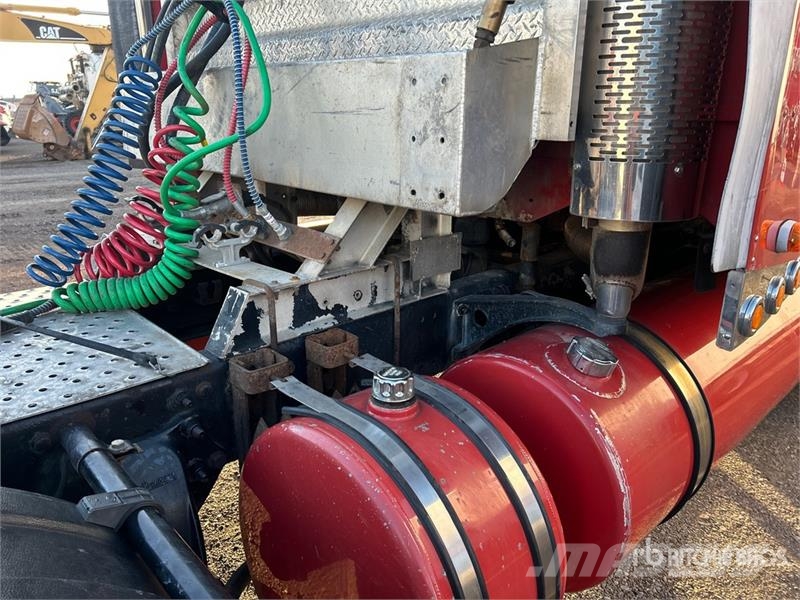 Freightliner Columbia 120 6x4 T/A Sleeper Truck Tractor Седельные тягачи