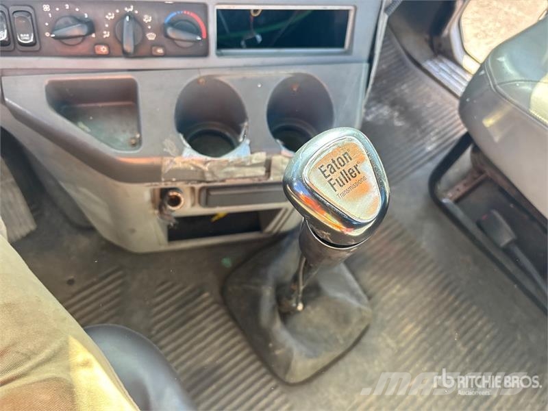 Freightliner Columbia 120 6x4 T/A Day Cab Truck Tractor Tractores (camiões)