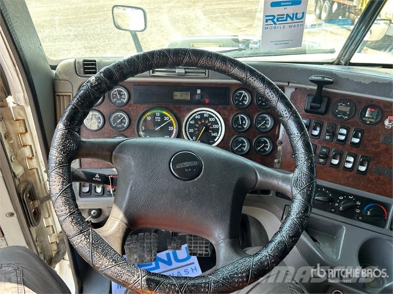 Freightliner Columbia 120 6x4 T/A Sleeper Truck Tractor Tractor Units