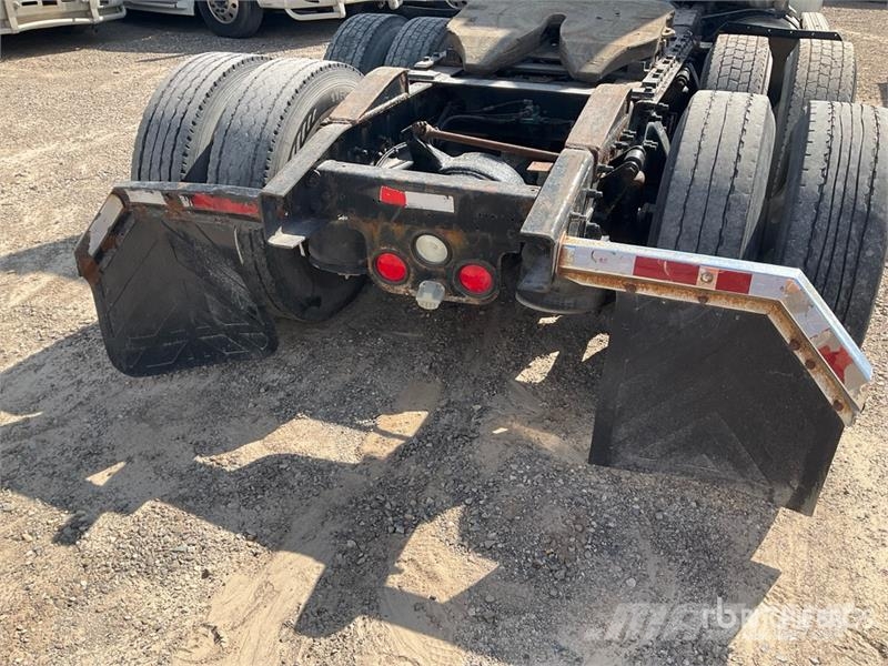 Freightliner Columbia 120 6x4 T/A Day Cab Truck Tractor Tractor Units