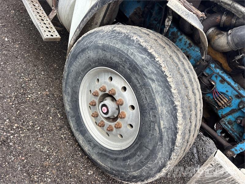 Freightliner Columbia 120 6x4 T/A Dump Truck Tippbil