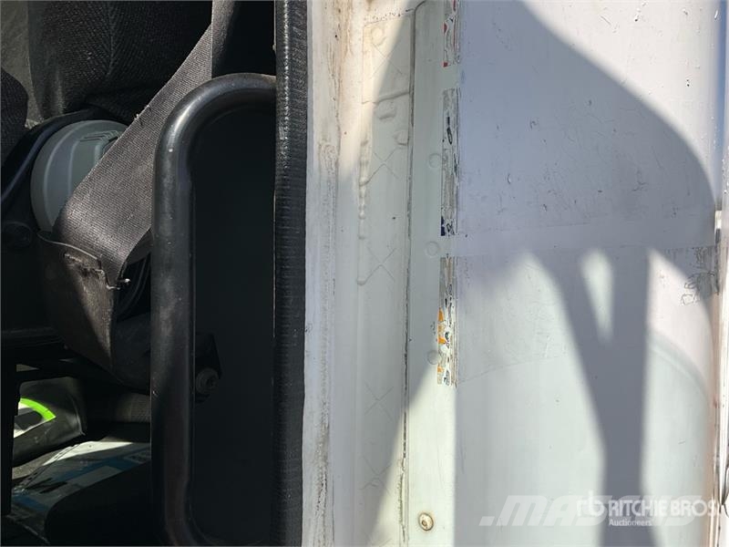 Freightliner Columbia 120 6x4 T/A Sleeper Truck Tractor Tegljači