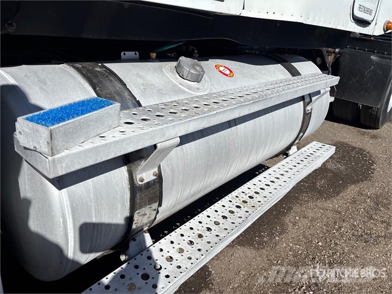 Freightliner Columbia 120 6x4 T/A Sleeper Truck Tractor Tractor Units