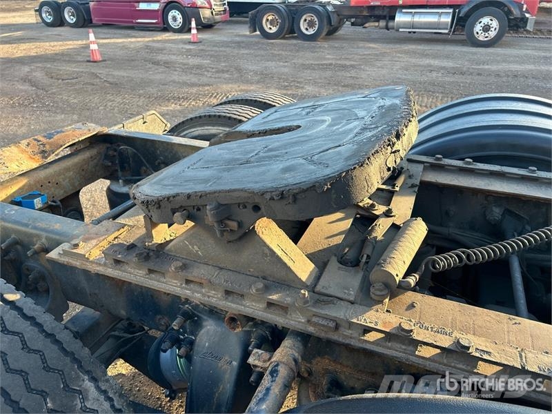 Freightliner Columbia 120 6x4 T/A Sleeper Truck Tractor Седельные тягачи