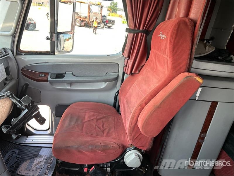 Freightliner Columbia 120 6x4 T/A Sleeper Truck Tractor Tractor Units
