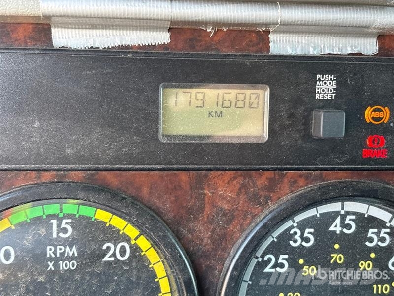 Freightliner Columbia 120 6x4 T/A Sleeper Truck Tractor (Glider Trekkers