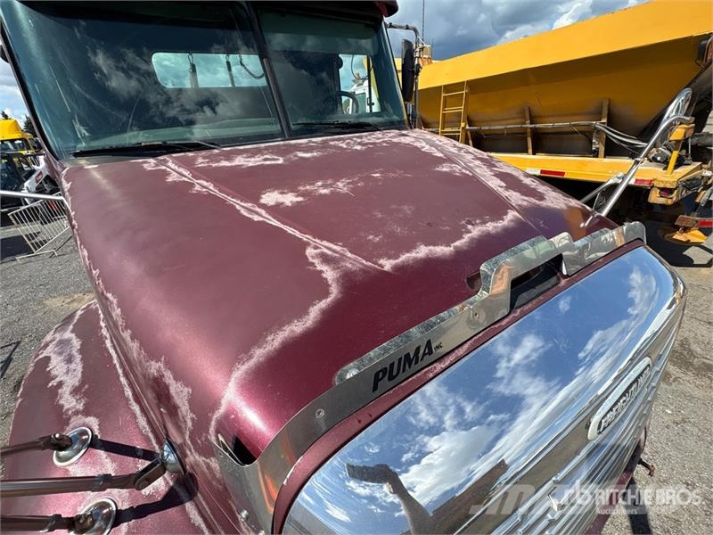 Freightliner Columbia 120 6x4 T/A Day Cab Truck Tractor Tahače