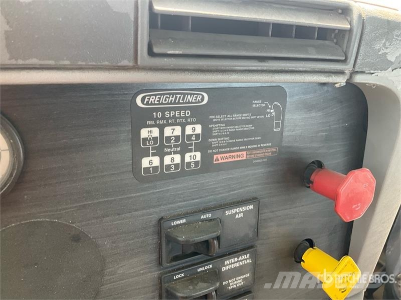 Freightliner Columbia 120 6x4 T/A Day Cab Truck Tractor Tractor Units