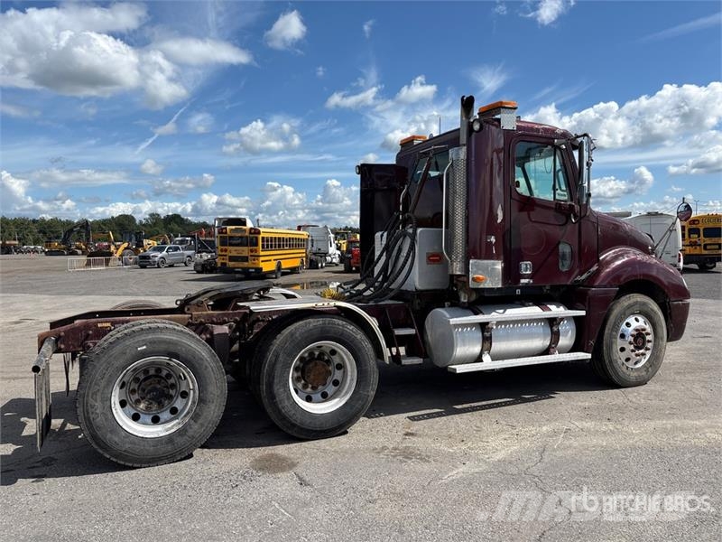 Freightliner Columbia 120 6x4 T/A Day Cab Truck Tractor Tahače