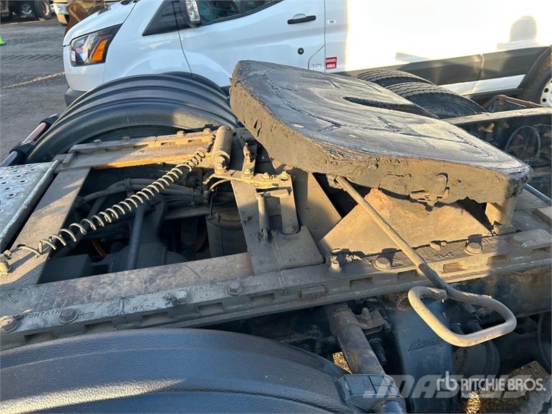 Freightliner Columbia 120 6x4 T/A Sleeper Truck Tractor Седельные тягачи
