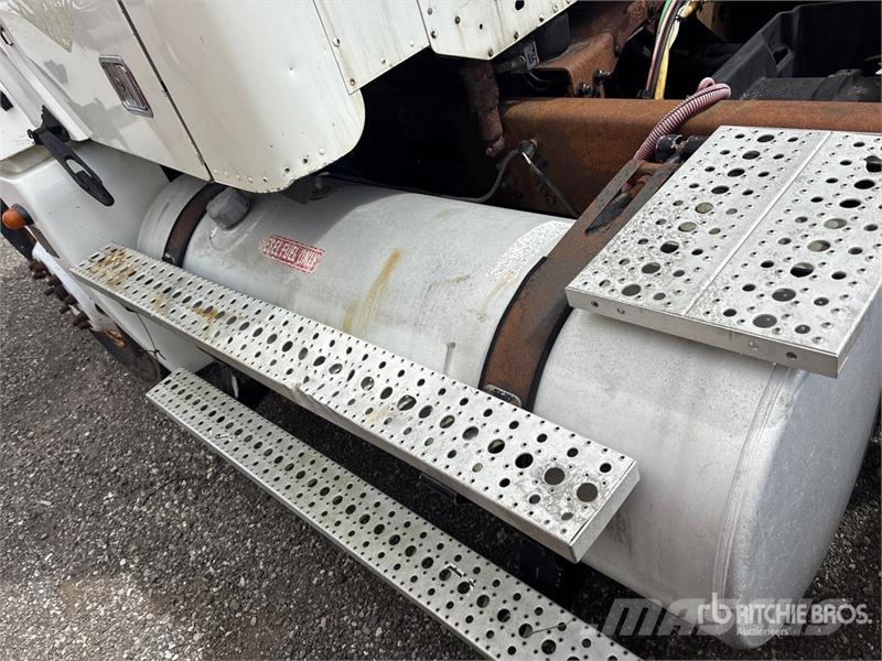 Freightliner Columbia 120 6x4 T/A Day Cab Truck Tractor (Inoper Motrici e Trattori Stradali