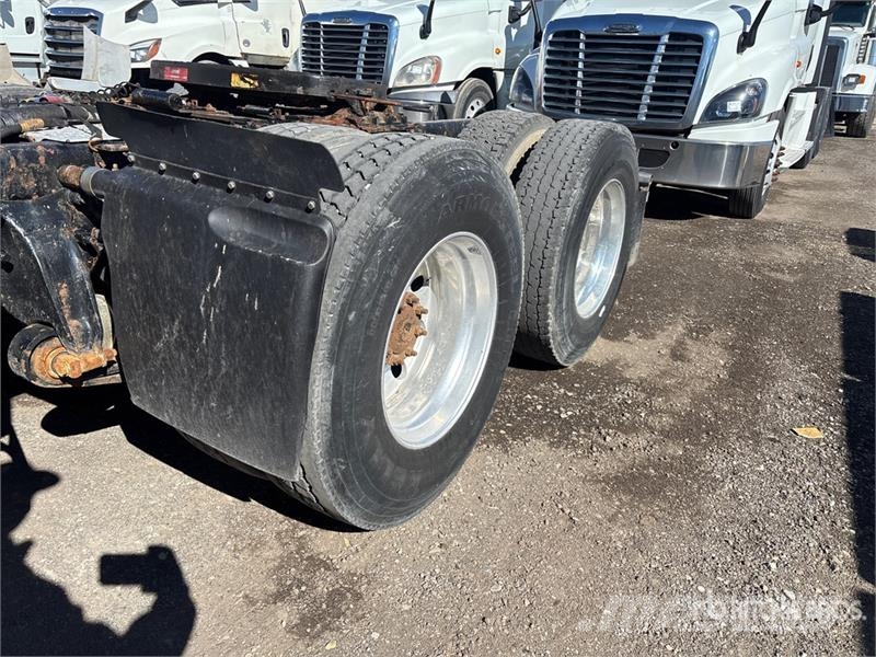 Freightliner Columbia 120 6x4 T/A Sleeper Truck Tractor Tractor Units