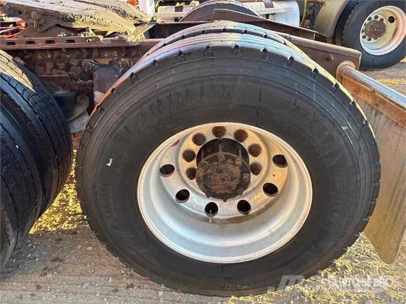 Freightliner Columbia 120 6x4 T/A Sleeper Truck Tractor (Glider Trekkers