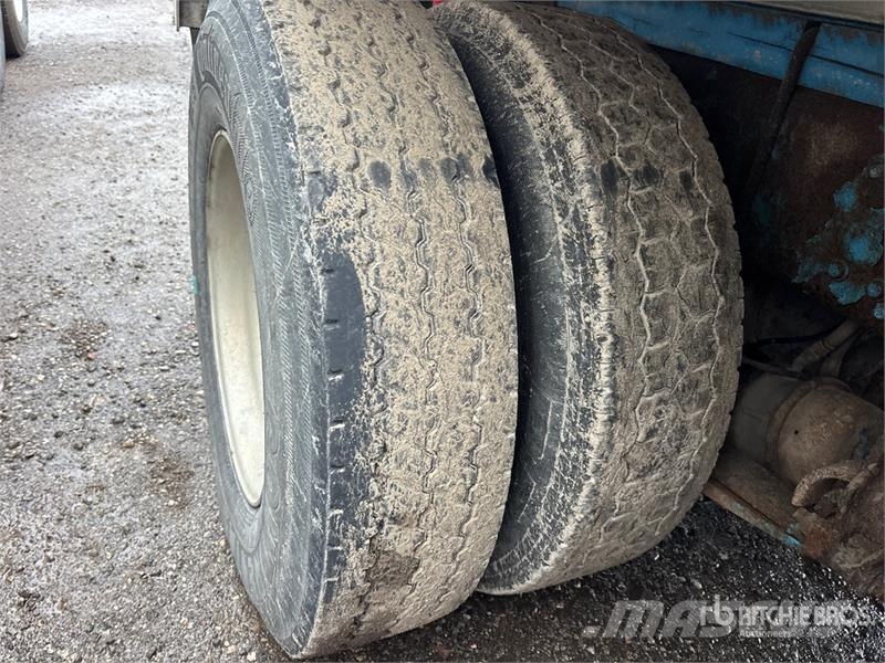Freightliner Columbia 120 6x4 T/A Dump Truck Tippbil