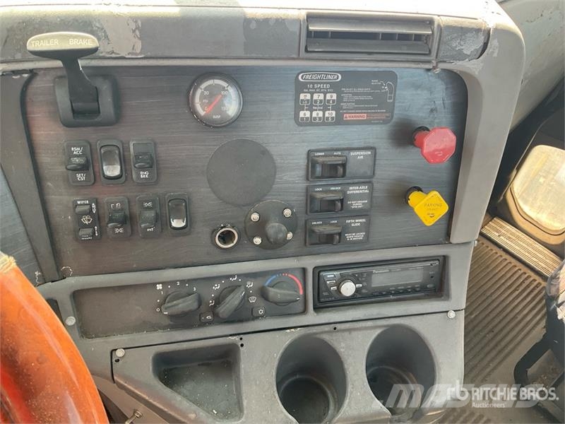 Freightliner Columbia 120 6x4 T/A Day Cab Truck Tractor Tractor Units