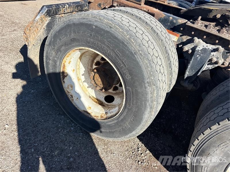 Freightliner Columbia 120 6x4 T/A Day Cab Truck Tractor Tractores (camiões)
