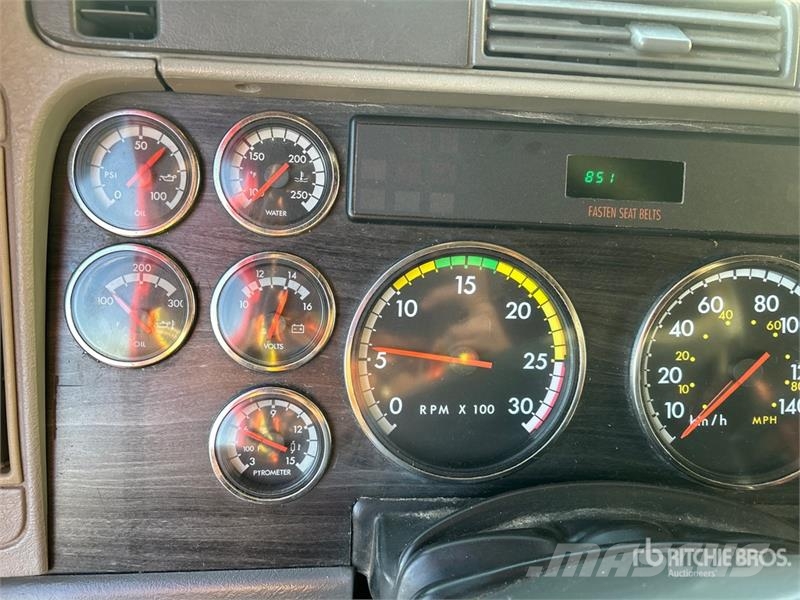 Freightliner Columbia 120 6x4 T/A Sleeper Truck Tractor Седельные тягачи