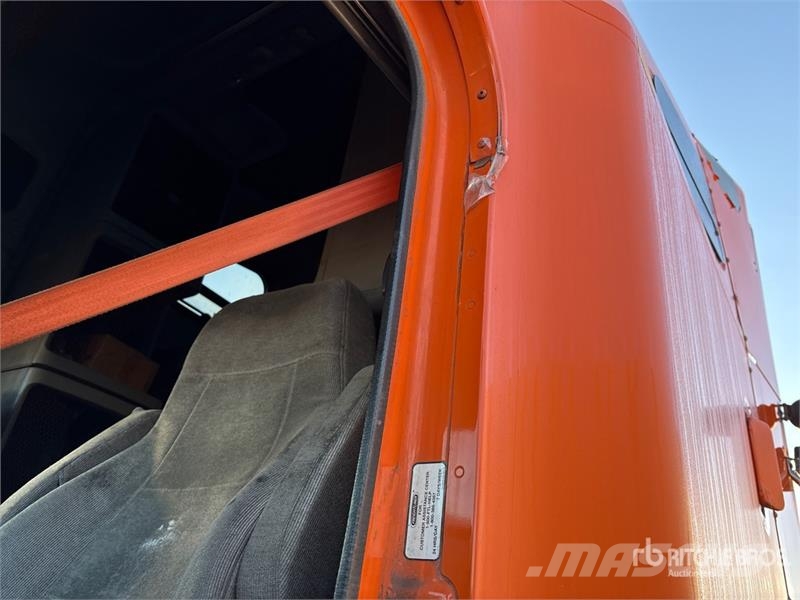 Freightliner Columbia 120 6x4 T/A Sleeper Truck Tractor (Glider Trekkers