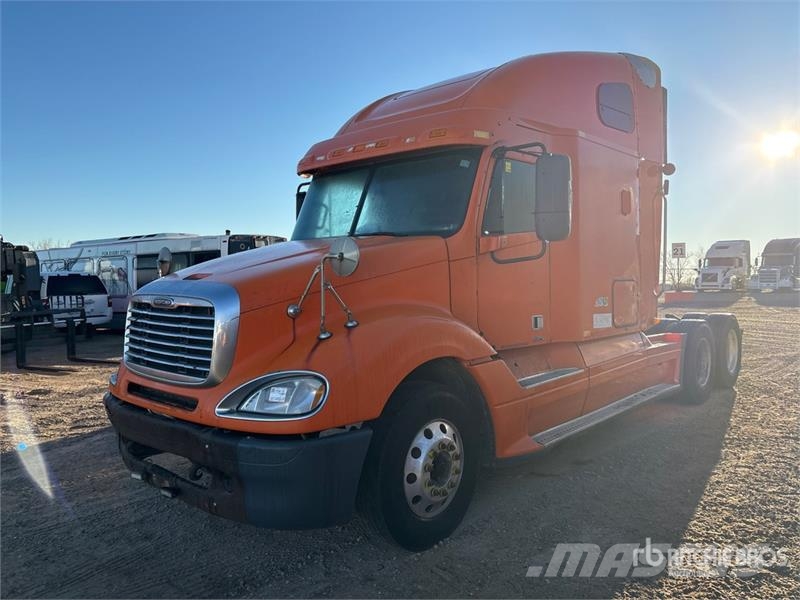 Freightliner Columbia 120 6x4 T/A Sleeper Truck Tractor (Glider Trekkers