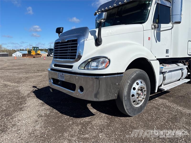 Freightliner Columbia 120 6x4 T/A Sleeper Truck Tractor Tractor Units