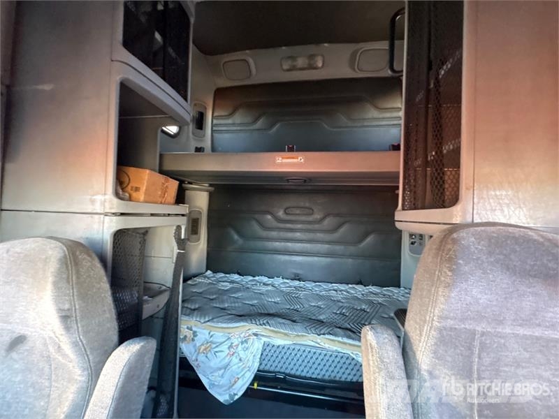 Freightliner Columbia 120 6x4 T/A Sleeper Truck Tractor (Glider Trekkers