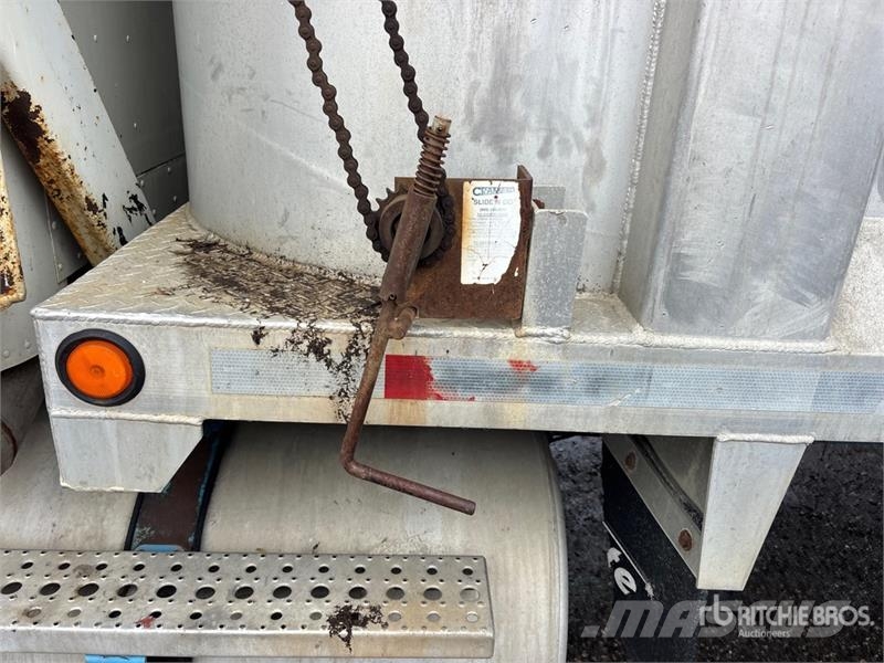 Freightliner Columbia 120 6x4 T/A Dump Truck Tippbil