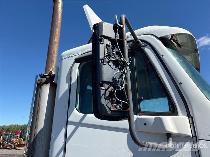Freightliner Columbia 120 6x4 T/A Day Cab Truck Tractor Tractor Units