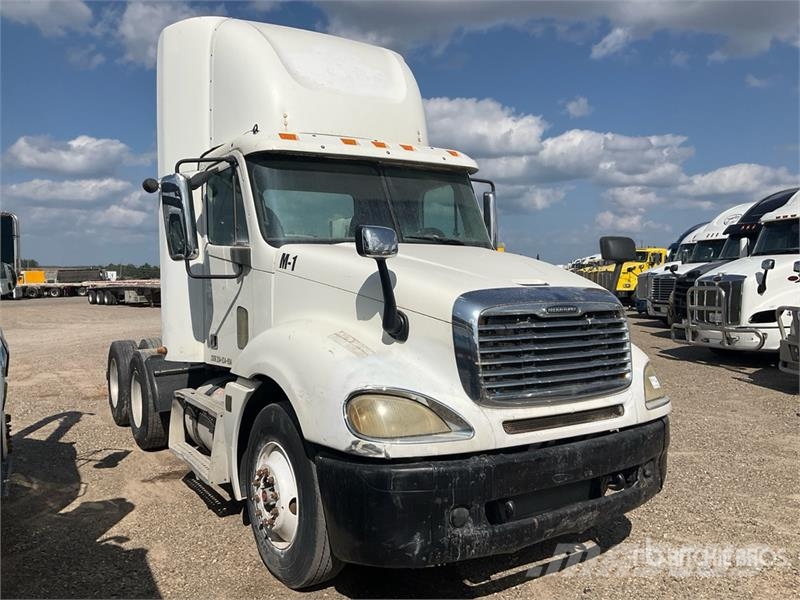 Freightliner Columbia 120 6x4 T/A Day Cab Truck Tractor Tractor Units