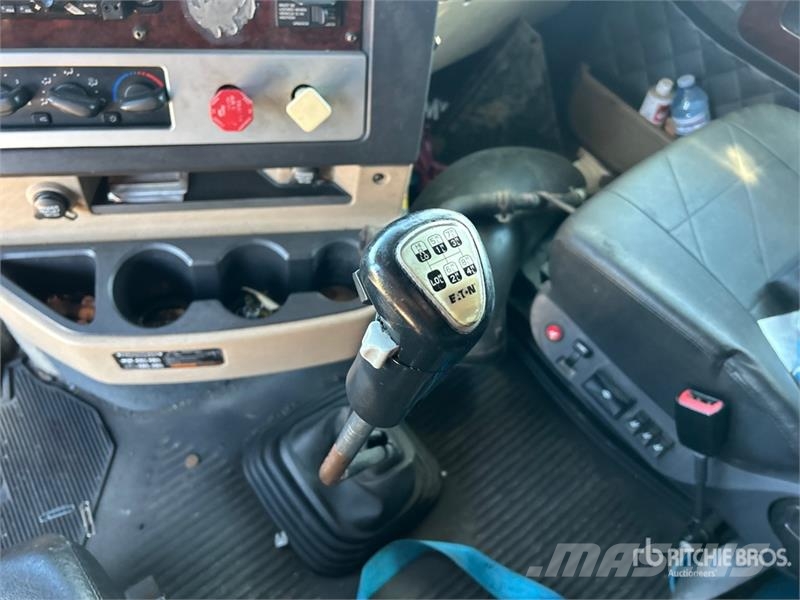 Freightliner Coronado 132 6x4 T/A Sleeper Truck Tractor وحدات الجر