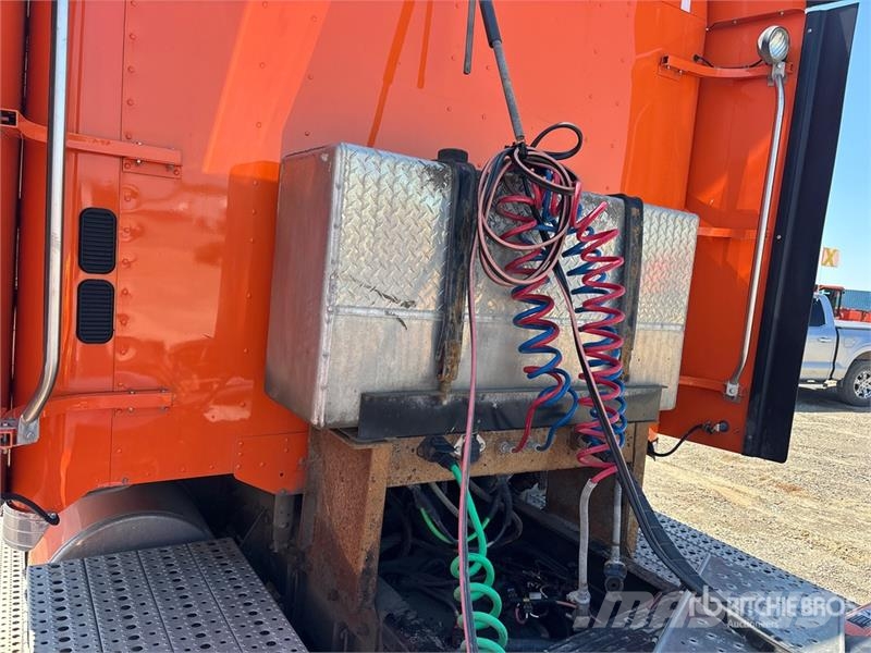 Freightliner Coronado 6x4 T/A Sleeper Truck Tractor (Inoperable Trekkers