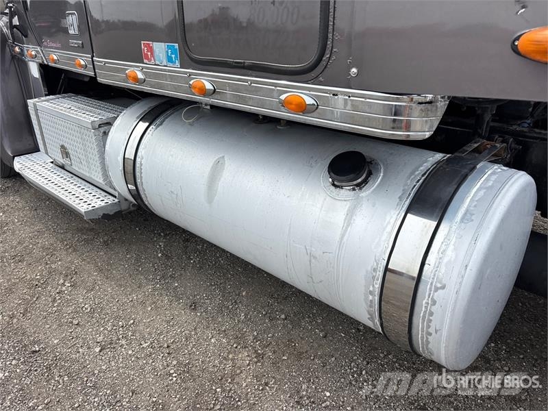 Freightliner Coronado CC132 6x4 T/A Sleeper Truck Tractor Vilcēji
