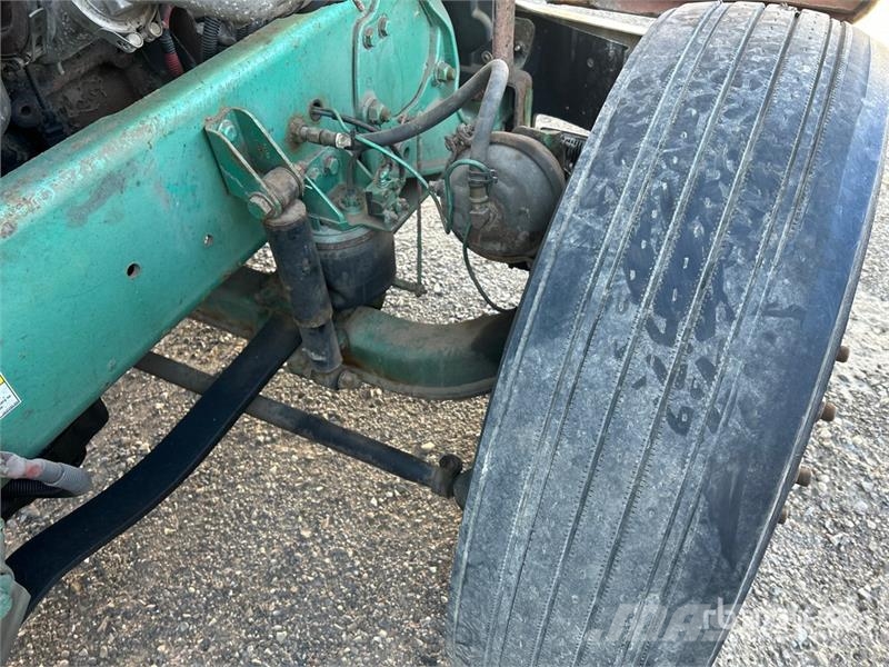 Freightliner Coronado 132 6x4 T/A Sleeper Truck Tractor وحدات الجر