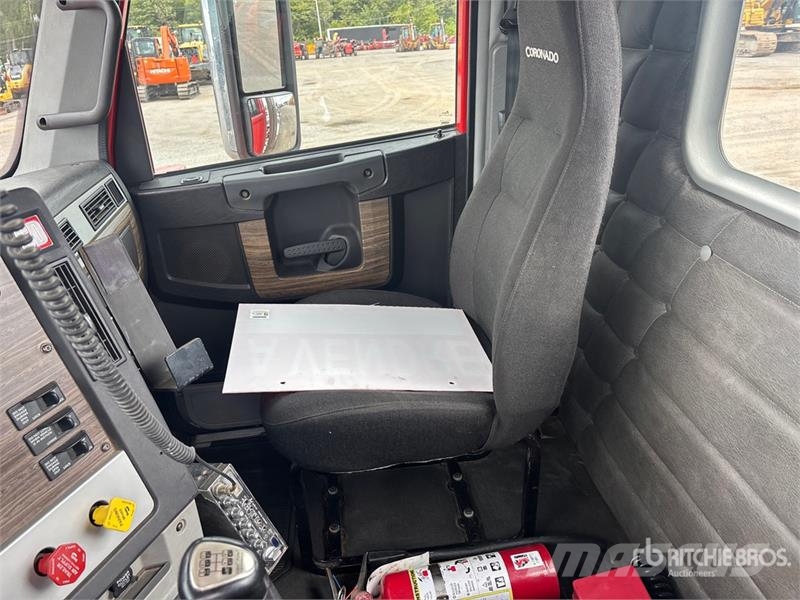 Freightliner Coronado 122 Trekkvogner