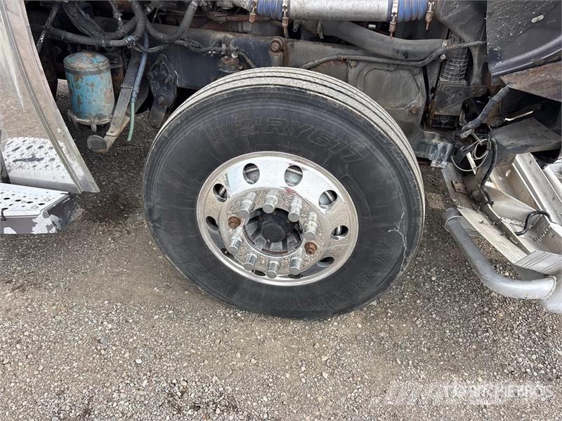Freightliner Coronado CC132 6x4 T/A Sleeper Truck Tractor Vilcēji