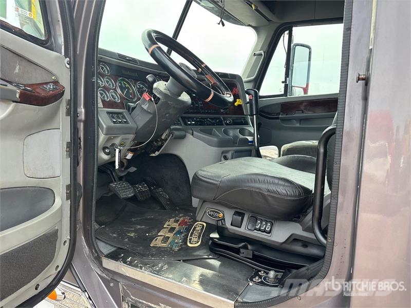 Freightliner Coronado CC132 6x4 T/A Sleeper Truck Tractor Vilcēji