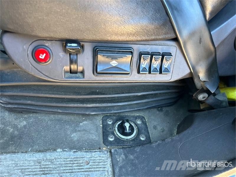 Freightliner Coronado 132 6x4 T/A Sleeper Truck Tractor وحدات الجر