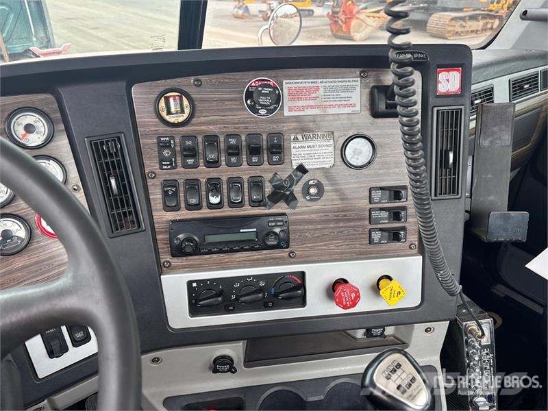 Freightliner Coronado 122 Trekkvogner