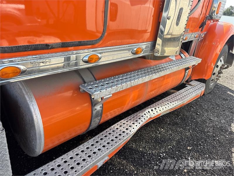 Freightliner Coronado 6x4 T/A Sleeper Truck Tractor (Inoperable Sadulveokid