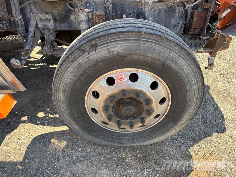 Freightliner Coronado 6x4 T/A Sleeper Truck Tractor (Inoperable Trekkers