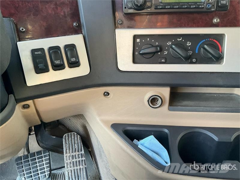 Freightliner Coronado SD122 6x4 T/A Sleeper Truck Tractor Sattelzugmaschinen
