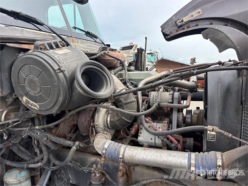 Freightliner Coronado CC132 6x4 T/A Sleeper Truck Tractor Vilcēji