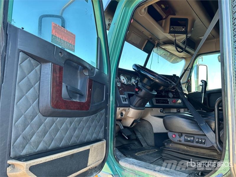Freightliner Coronado 132 6x4 T/A Sleeper Truck Tractor وحدات الجر