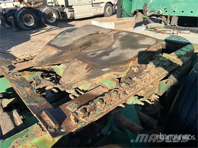 Freightliner Coronado 132 6x4 T/A Sleeper Truck Tractor وحدات الجر
