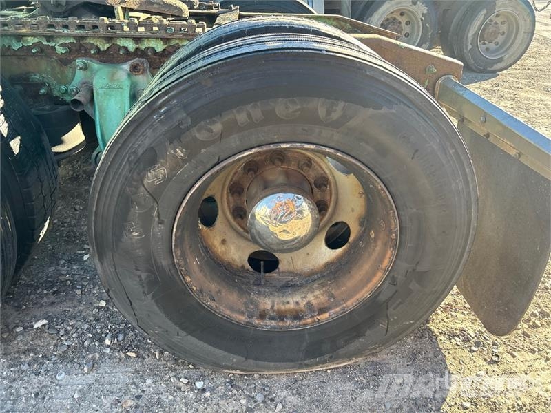 Freightliner Coronado 132 6x4 T/A Sleeper Truck Tractor وحدات الجر